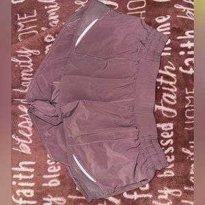 LULULEMON SIZE 10 2.5” HOTTY HOT SHORTS